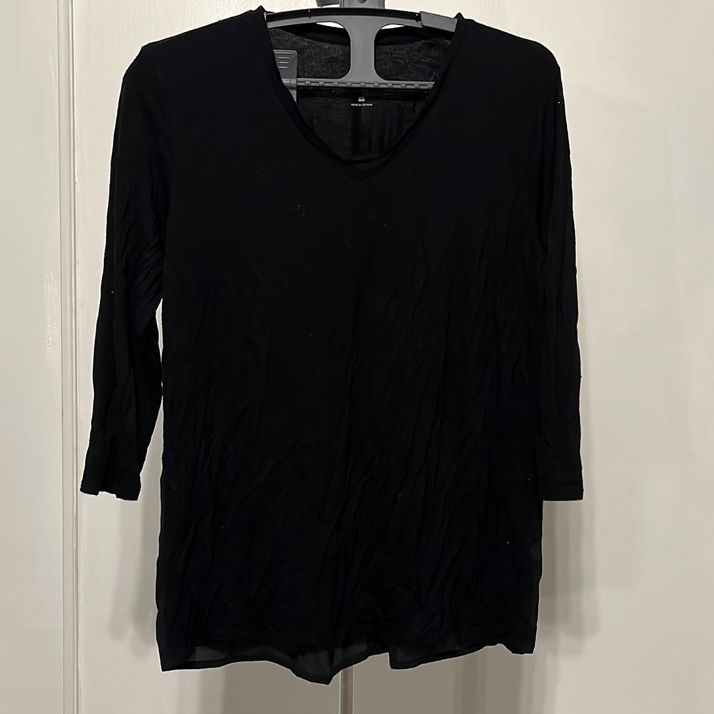 Black blouse. Polyester.